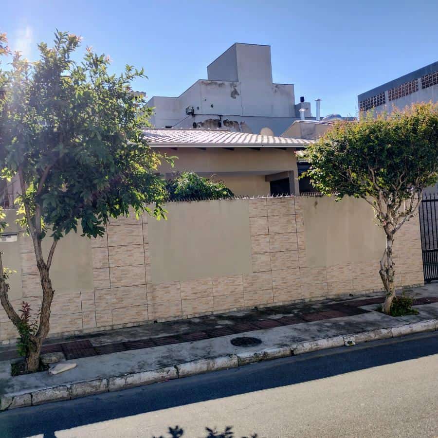 Casa para Venda em Balneário Camboriú / SC no bairro BARRA SUL-BALNEARIO CAMBURIU
