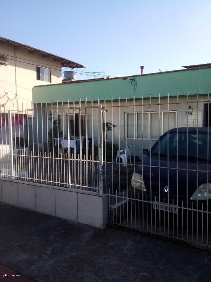Casa para Venda em Balneário Camboriú / SC no bairro Jardim Iate Clube