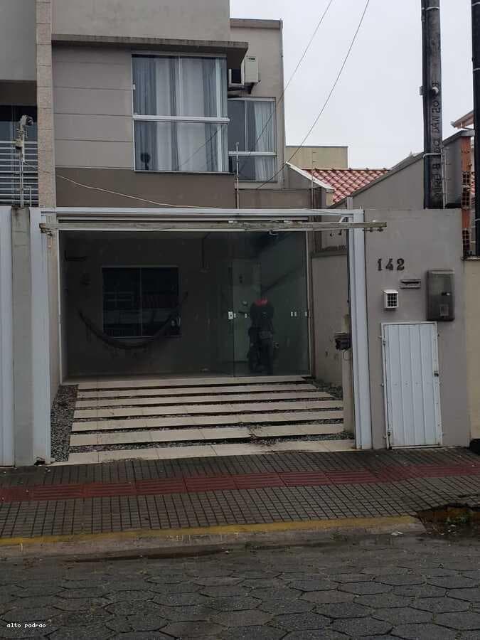 Sobrado para Venda em Camboriú / SC no bairro Lídia Duarte